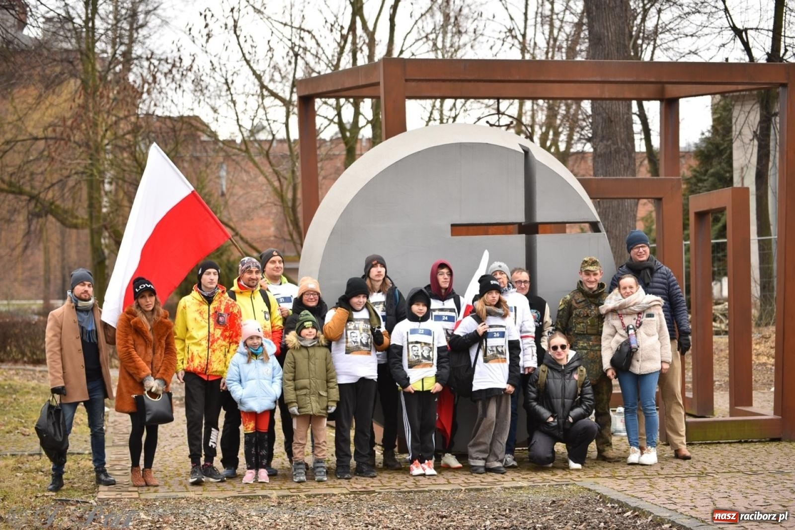 Zdjęcie w galerii na portalu naszraciborz.pl: Bieg Pamięci Żołnierzy Wyklętych TROPEM WILCZYM 2025: Racibórz uhonorował Niezłomnych wiadomości z regionu