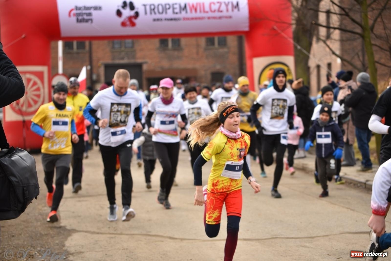 Zdjęcie w galerii na portalu naszraciborz.pl: Bieg Pamięci Żołnierzy Wyklętych TROPEM WILCZYM 2025: Racibórz uhonorował Niezłomnych wiadomości z regionu