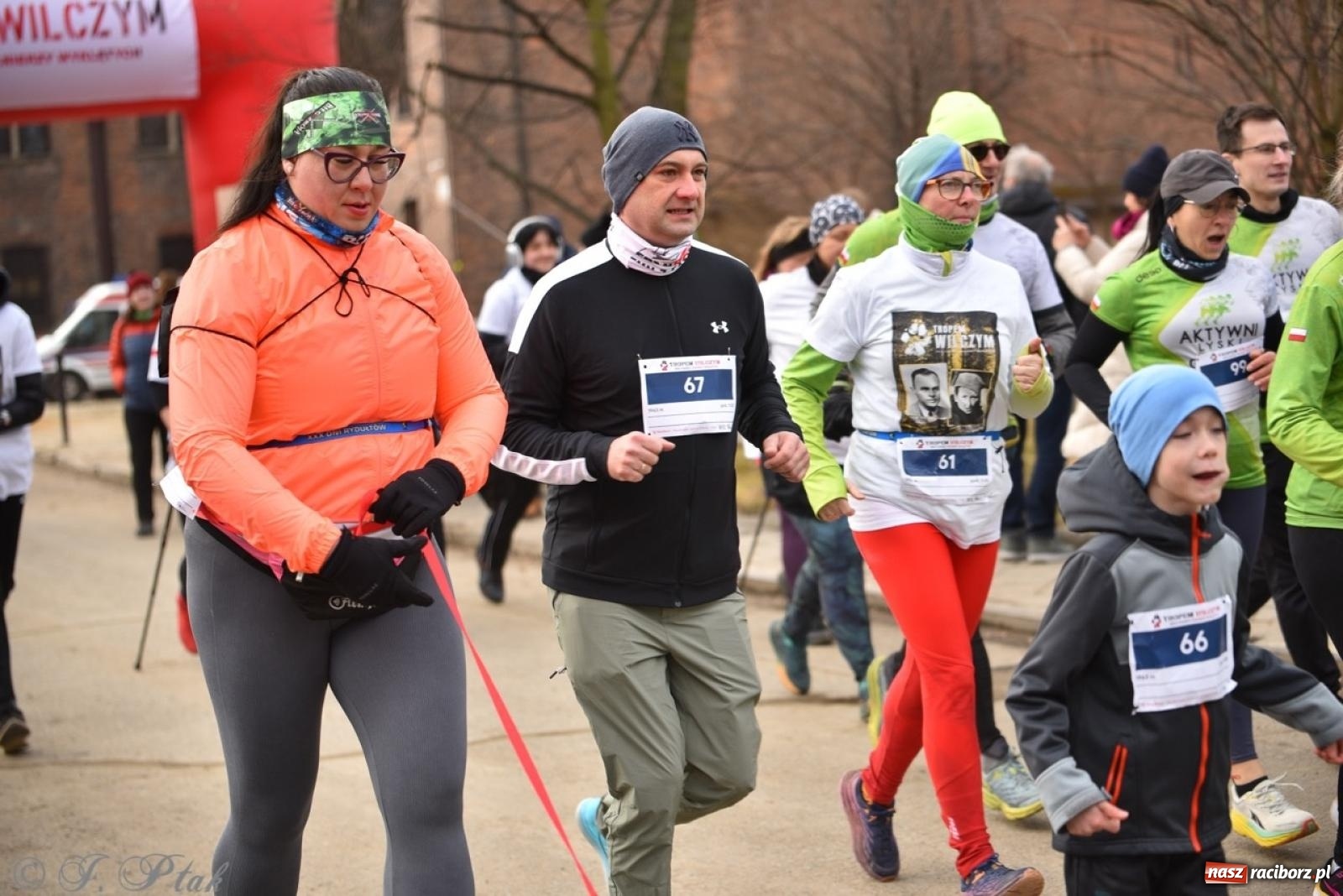 Zdjęcie w galerii na portalu naszraciborz.pl: Bieg Pamięci Żołnierzy Wyklętych TROPEM WILCZYM 2025: Racibórz uhonorował Niezłomnych wiadomości z regionu