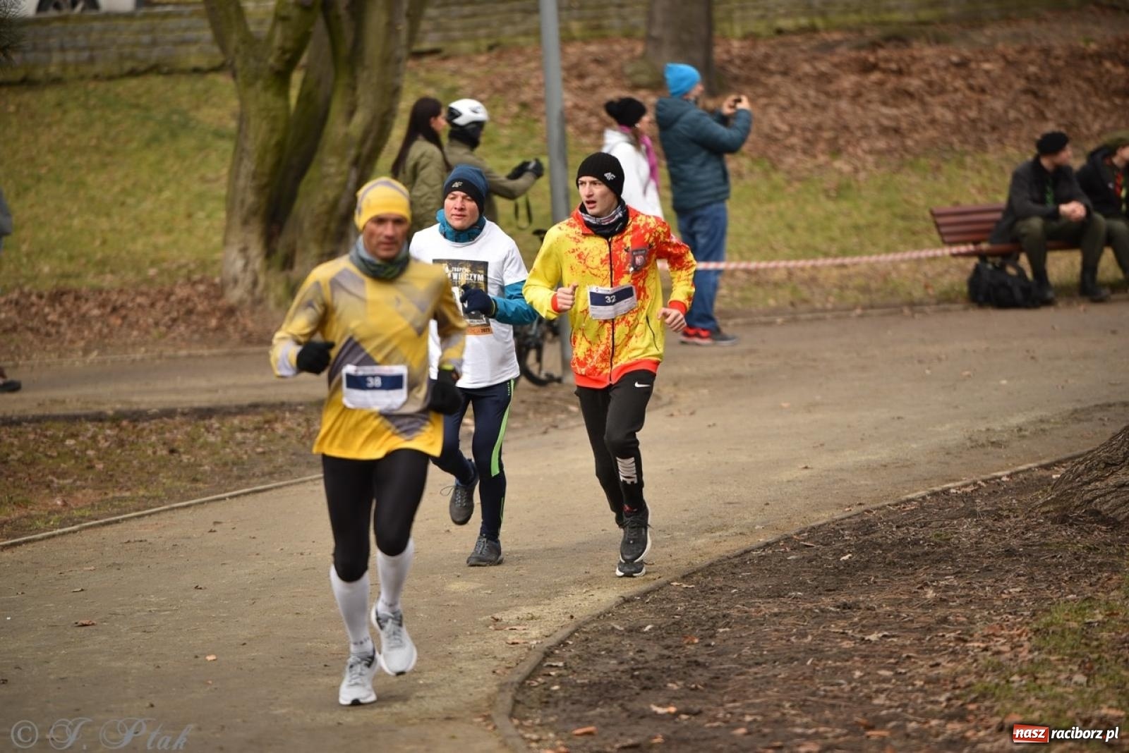 Zdjęcie w galerii na portalu naszraciborz.pl: Bieg Pamięci Żołnierzy Wyklętych TROPEM WILCZYM 2025: Racibórz uhonorował Niezłomnych wiadomości z regionu