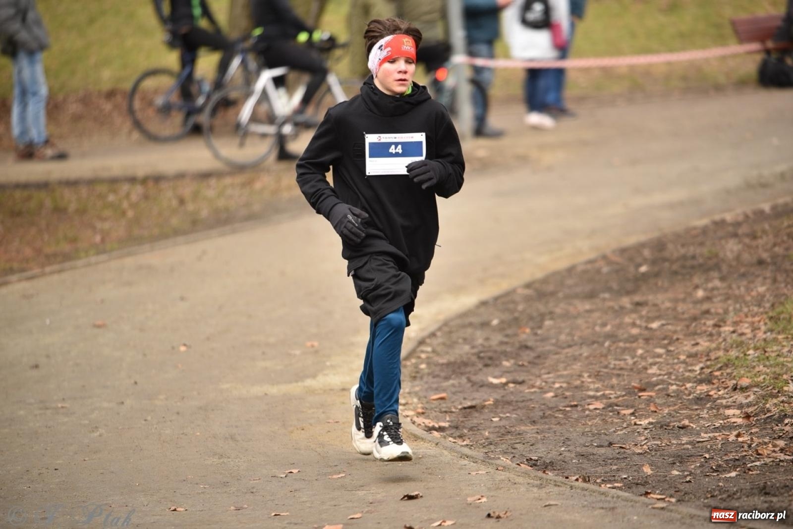Zdjęcie w galerii na portalu naszraciborz.pl: Bieg Pamięci Żołnierzy Wyklętych TROPEM WILCZYM 2025: Racibórz uhonorował Niezłomnych wiadomości z regionu