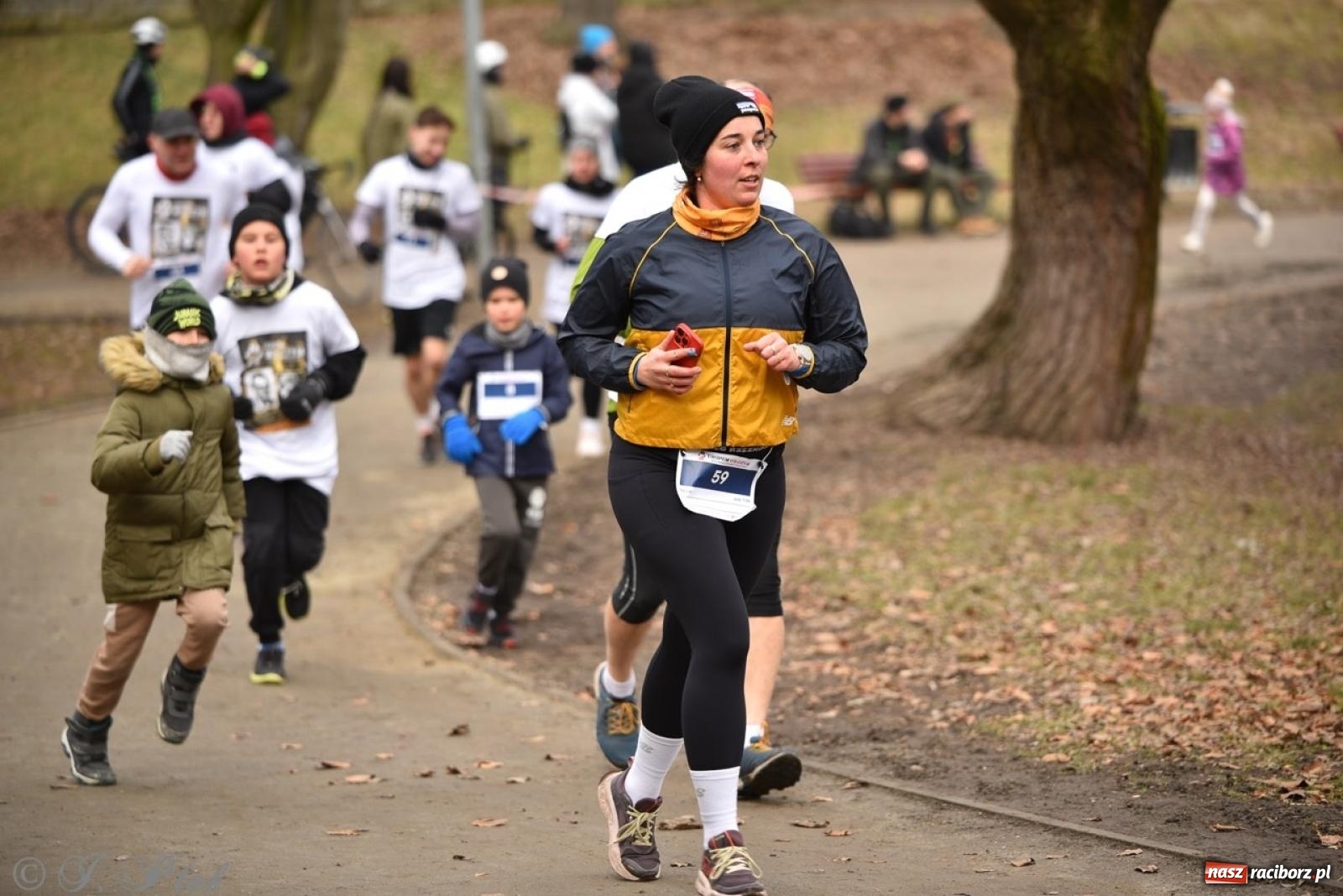 Zdjęcie w galerii na portalu naszraciborz.pl: Bieg Pamięci Żołnierzy Wyklętych TROPEM WILCZYM 2025: Racibórz uhonorował Niezłomnych wiadomości z regionu