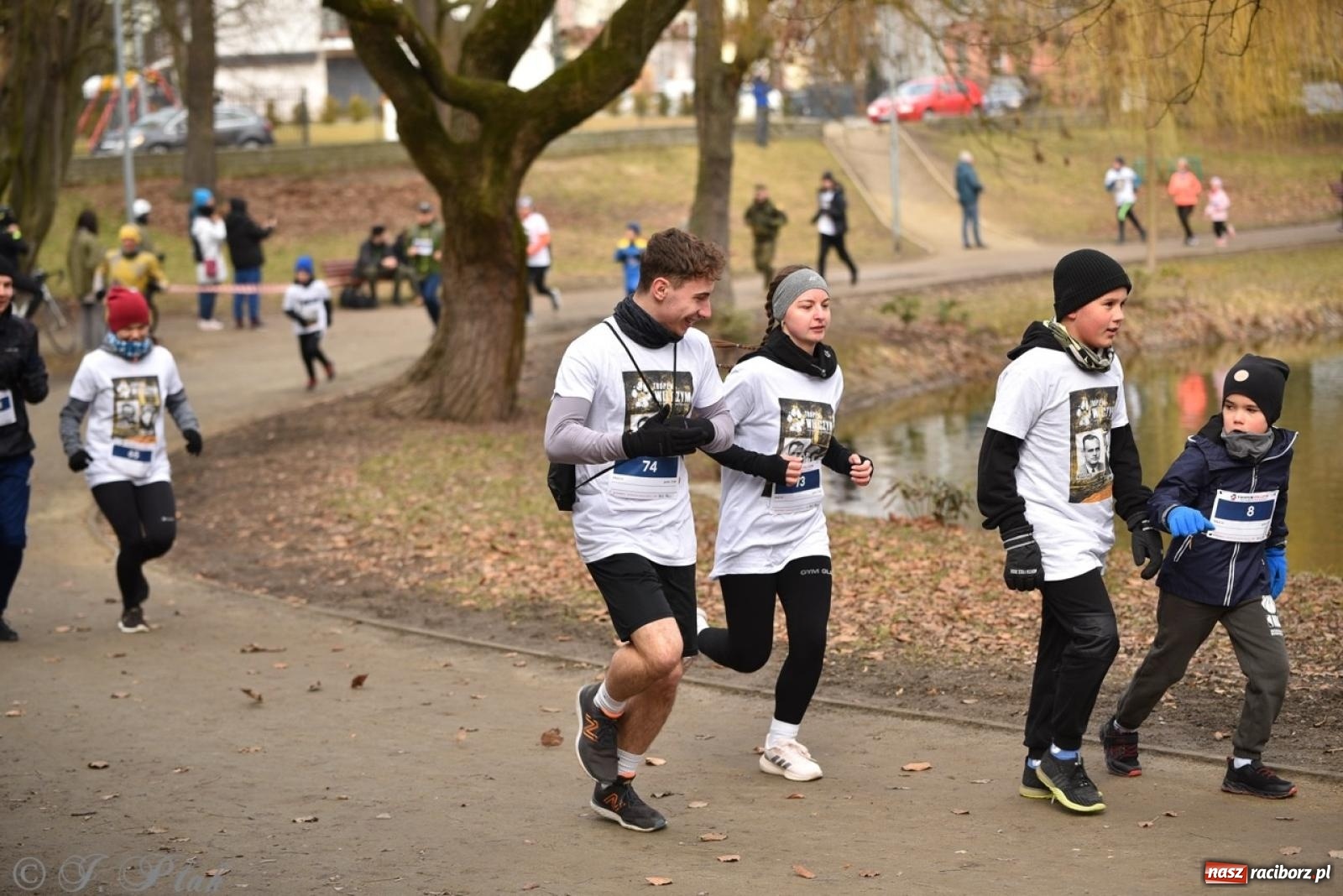 Zdjęcie w galerii na portalu naszraciborz.pl: Bieg Pamięci Żołnierzy Wyklętych TROPEM WILCZYM 2025: Racibórz uhonorował Niezłomnych wiadomości z regionu
