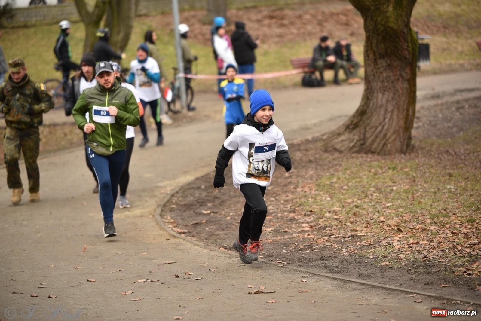 Zdjęcie w galerii na portalu naszraciborz.pl: Bieg Pamięci Żołnierzy Wyklętych TROPEM WILCZYM 2025: Racibórz uhonorował Niezłomnych wiadomości z regionu
