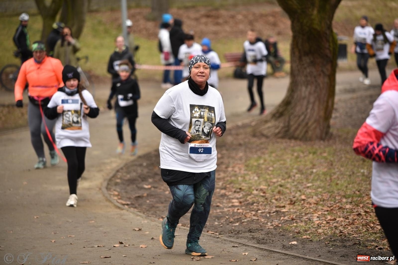 Zdjęcie w galerii na portalu naszraciborz.pl: Bieg Pamięci Żołnierzy Wyklętych TROPEM WILCZYM 2025: Racibórz uhonorował Niezłomnych wiadomości z regionu