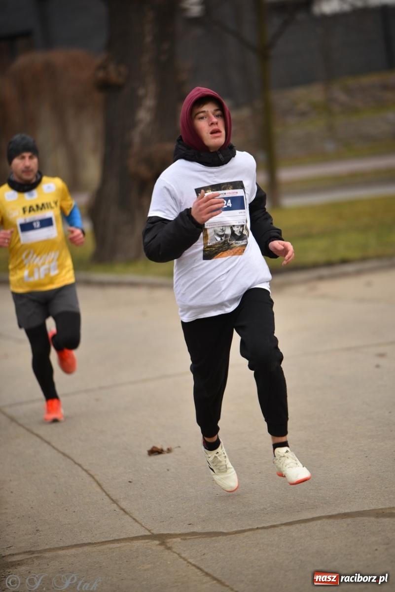 Zdjęcie w galerii na portalu naszraciborz.pl: Bieg Pamięci Żołnierzy Wyklętych TROPEM WILCZYM 2025: Racibórz uhonorował Niezłomnych wiadomości z regionu
