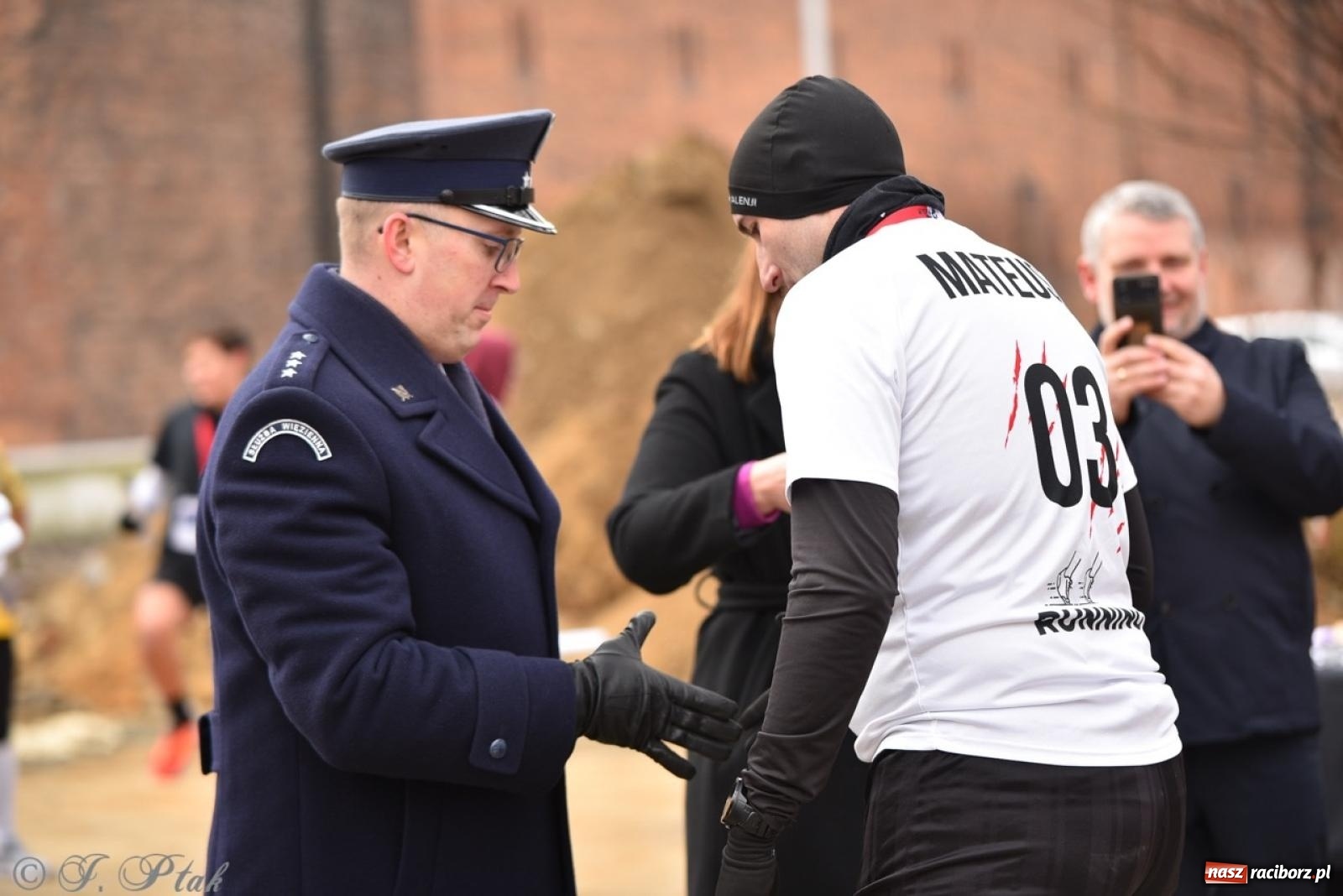 Zdjęcie w galerii na portalu naszraciborz.pl: Bieg Pamięci Żołnierzy Wyklętych TROPEM WILCZYM 2025: Racibórz uhonorował Niezłomnych wiadomości z regionu