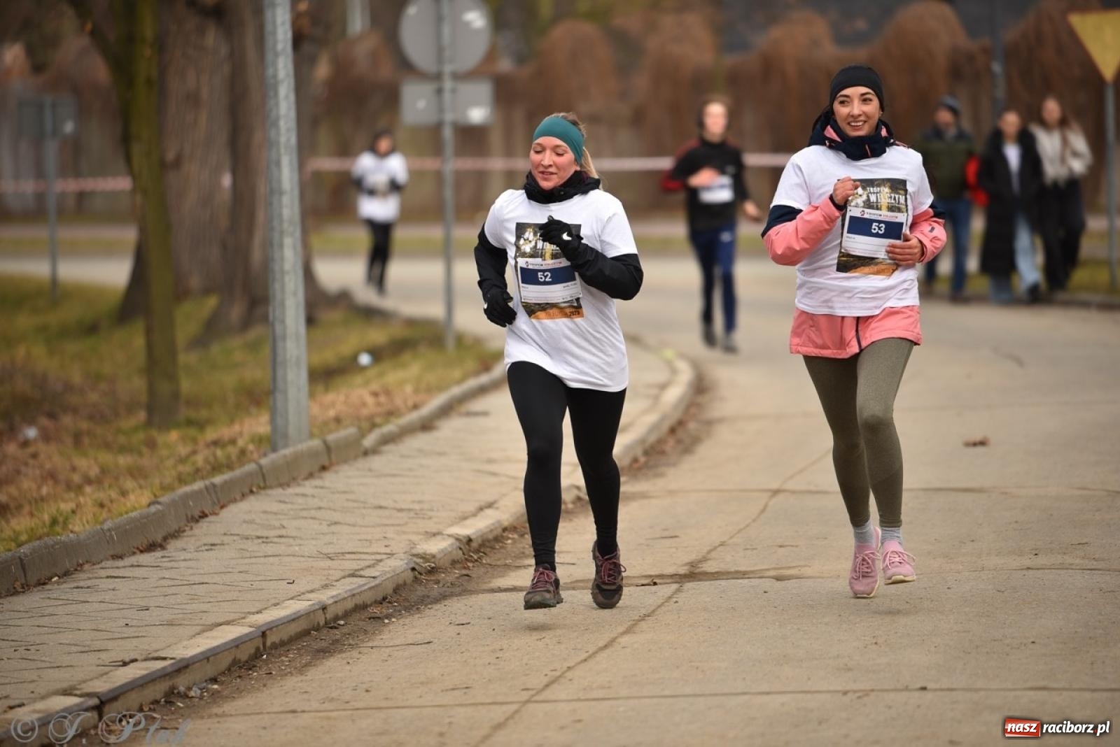 Zdjęcie w galerii na portalu naszraciborz.pl: Bieg Pamięci Żołnierzy Wyklętych TROPEM WILCZYM 2025: Racibórz uhonorował Niezłomnych wiadomości z regionu