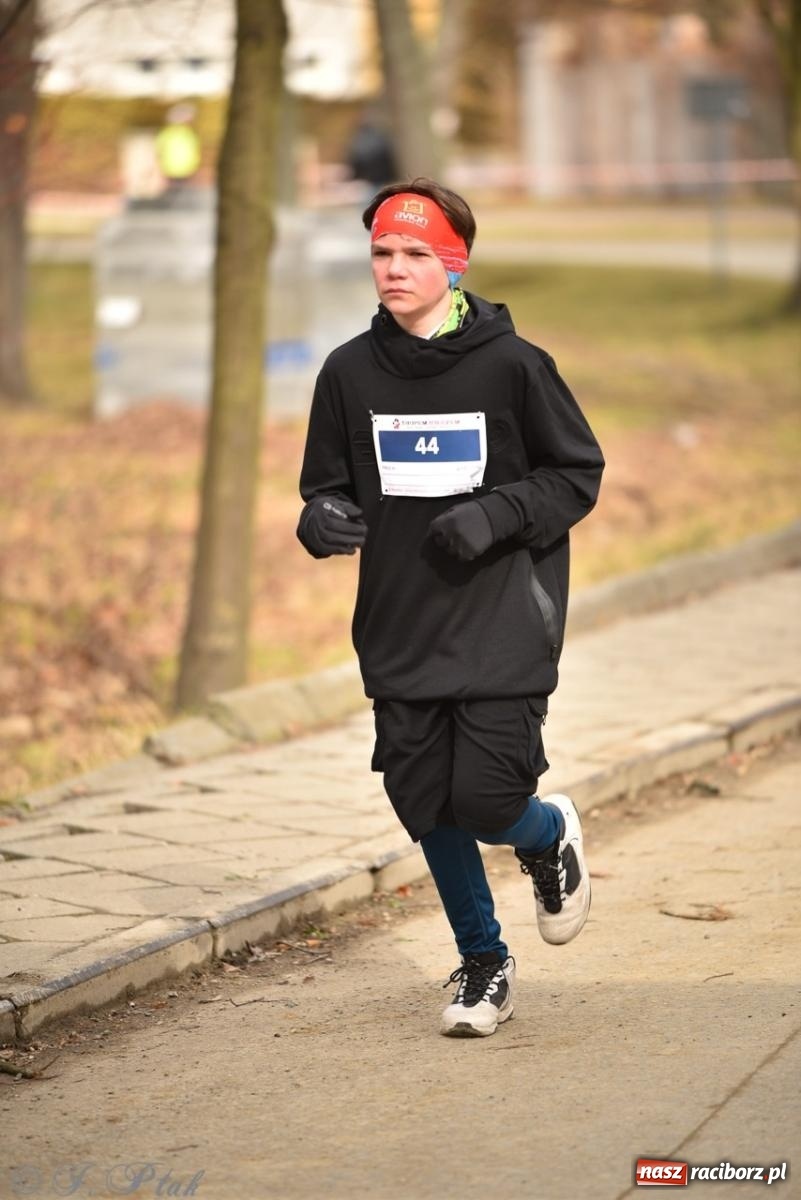 Zdjęcie w galerii na portalu naszraciborz.pl: Bieg Pamięci Żołnierzy Wyklętych TROPEM WILCZYM 2025: Racibórz uhonorował Niezłomnych wiadomości z regionu