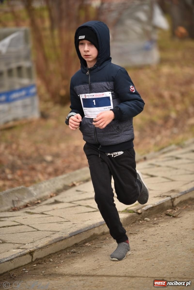 Zdjęcie w galerii na portalu naszraciborz.pl: Bieg Pamięci Żołnierzy Wyklętych TROPEM WILCZYM 2025: Racibórz uhonorował Niezłomnych wiadomości z regionu