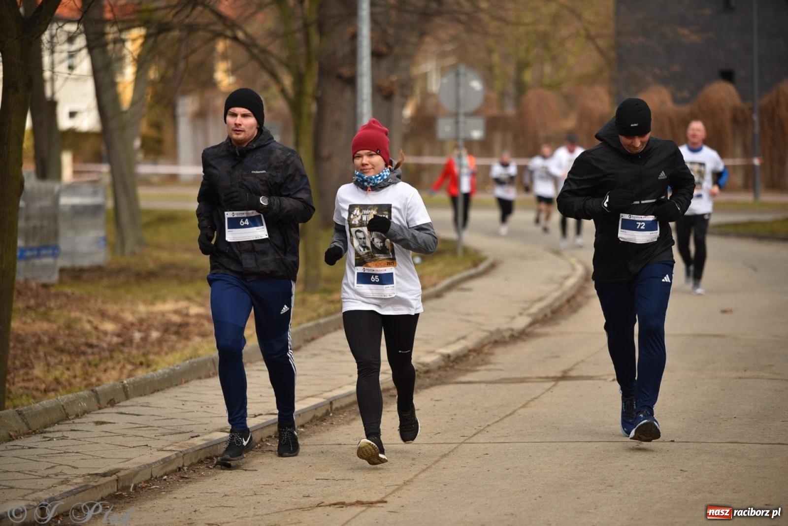 Zdjęcie w galerii na portalu naszraciborz.pl: Bieg Pamięci Żołnierzy Wyklętych TROPEM WILCZYM 2025: Racibórz uhonorował Niezłomnych wiadomości z regionu