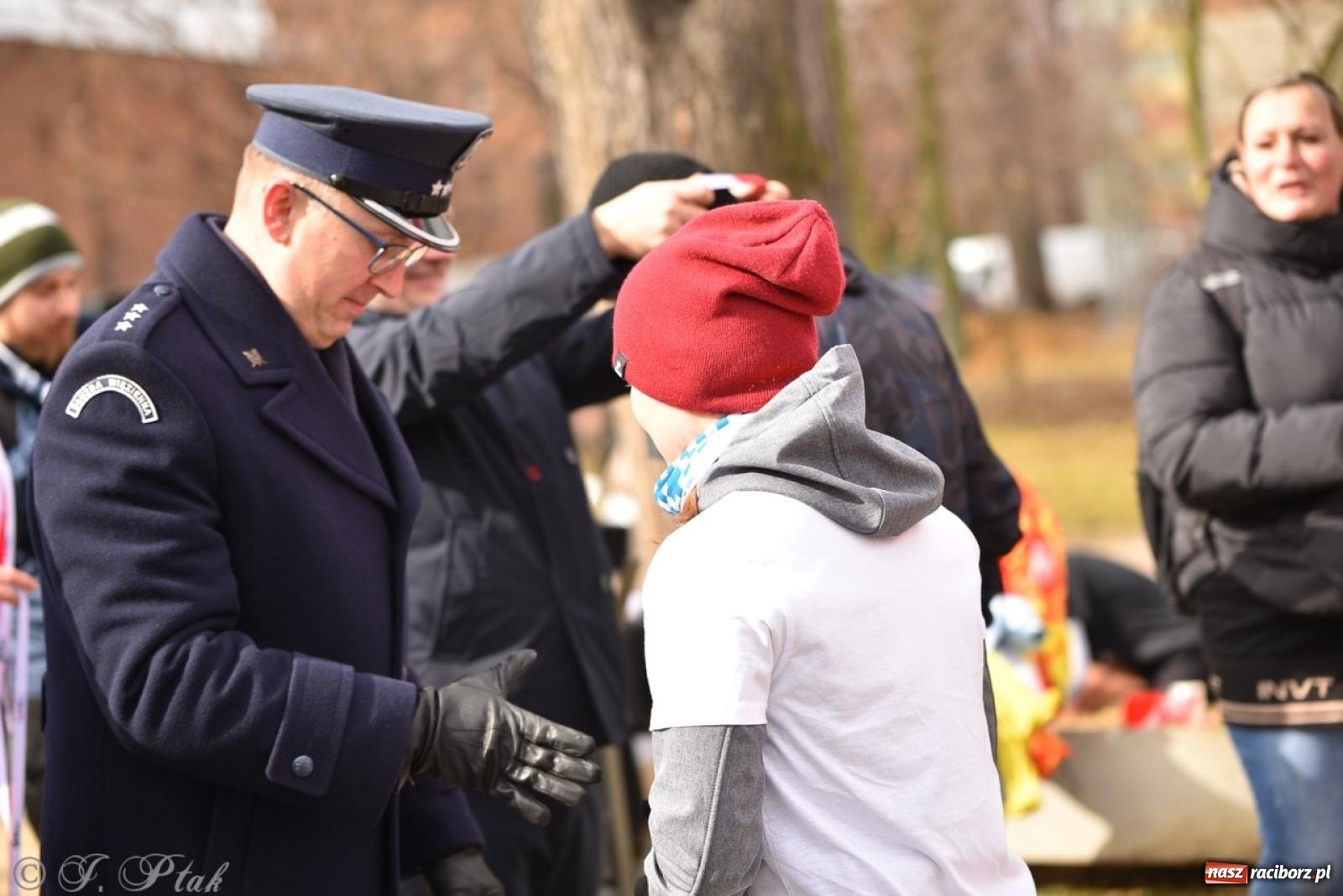 Zdjęcie w galerii na portalu naszraciborz.pl: Bieg Pamięci Żołnierzy Wyklętych TROPEM WILCZYM 2025: Racibórz uhonorował Niezłomnych wiadomości z regionu
