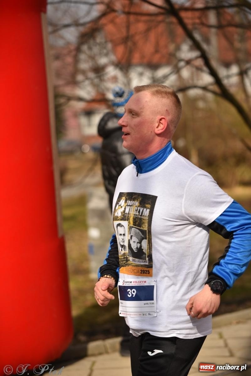 Zdjęcie w galerii na portalu naszraciborz.pl: Bieg Pamięci Żołnierzy Wyklętych TROPEM WILCZYM 2025: Racibórz uhonorował Niezłomnych wiadomości z regionu