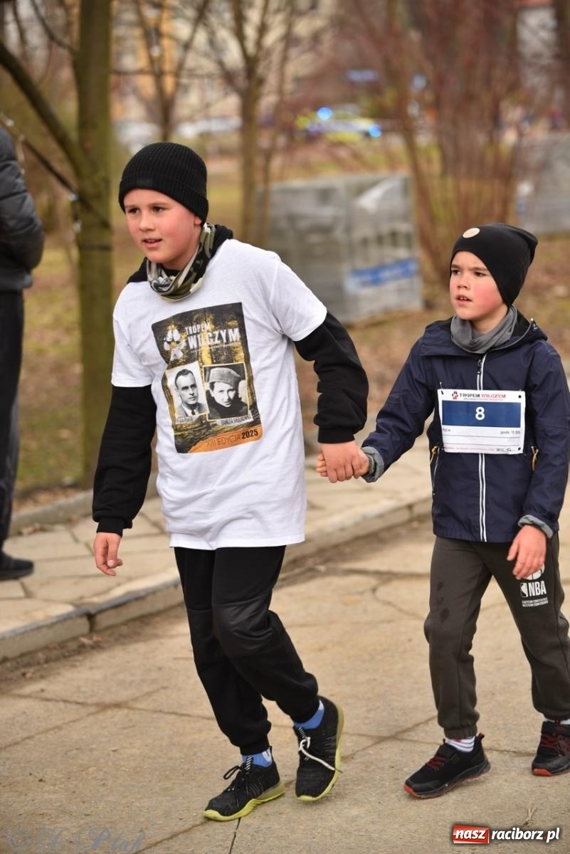 Zdjęcie w galerii na portalu naszraciborz.pl: Bieg Pamięci Żołnierzy Wyklętych TROPEM WILCZYM 2025: Racibórz uhonorował Niezłomnych wiadomości z regionu