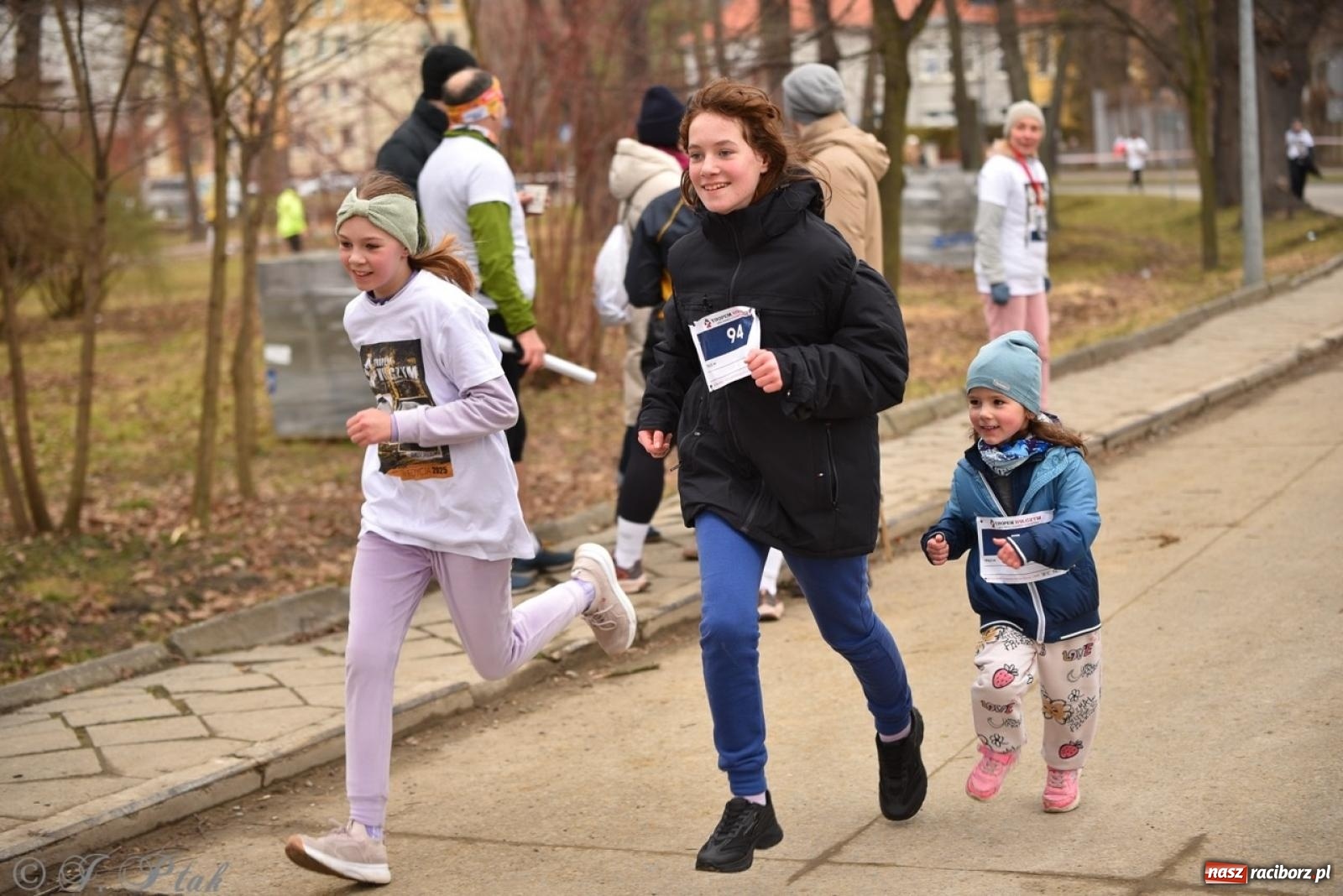 Zdjęcie w galerii na portalu naszraciborz.pl: Bieg Pamięci Żołnierzy Wyklętych TROPEM WILCZYM 2025: Racibórz uhonorował Niezłomnych wiadomości z regionu