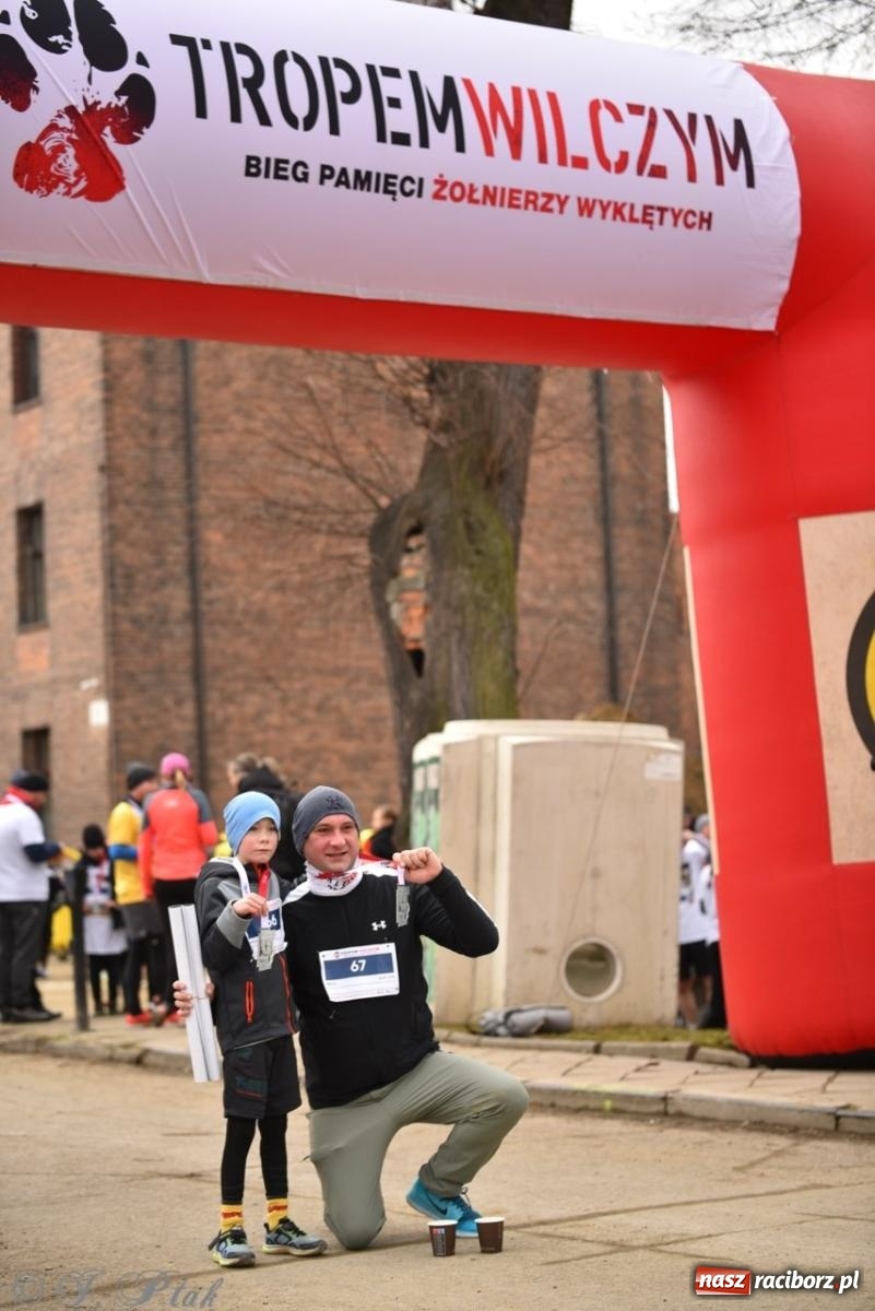 Zdjęcie w galerii na portalu naszraciborz.pl: Bieg Pamięci Żołnierzy Wyklętych TROPEM WILCZYM 2025: Racibórz uhonorował Niezłomnych wiadomości z regionu