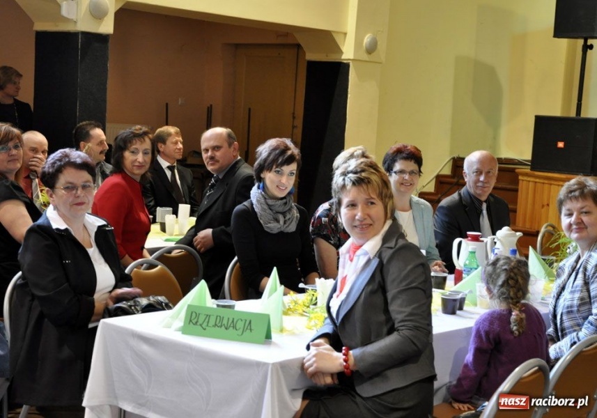 Zdjęcie w galerii na portalu naszraciborz.pl: Panie gotowały, panowie serwowali wiadomości z regionu