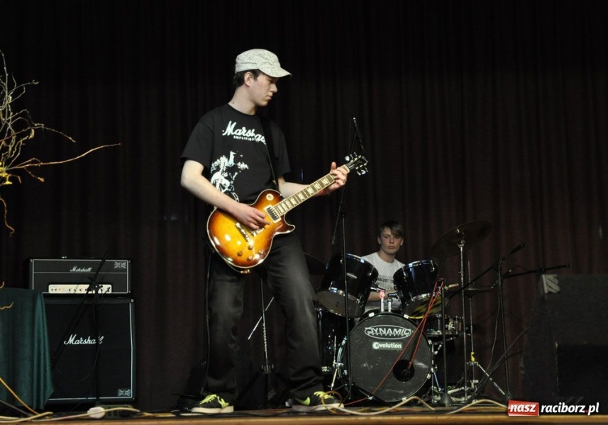 Zdjęcie w galerii na portalu naszraciborz.pl: Panie gotowały, panowie serwowali wiadomości z regionu