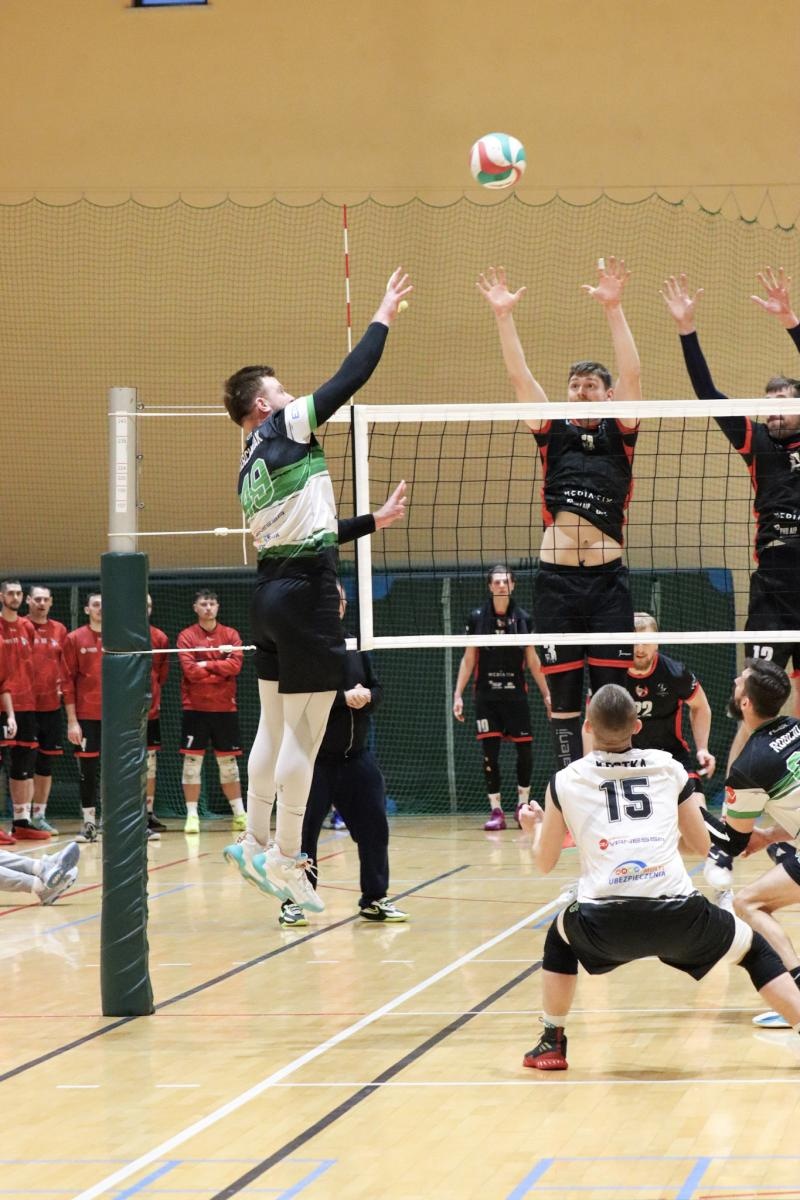 Zdjęcie w galerii na portalu naszraciborz.pl: Choć z liderem przegrali, do fazy play-off awansowali [FOTO] wiadomości z regionu