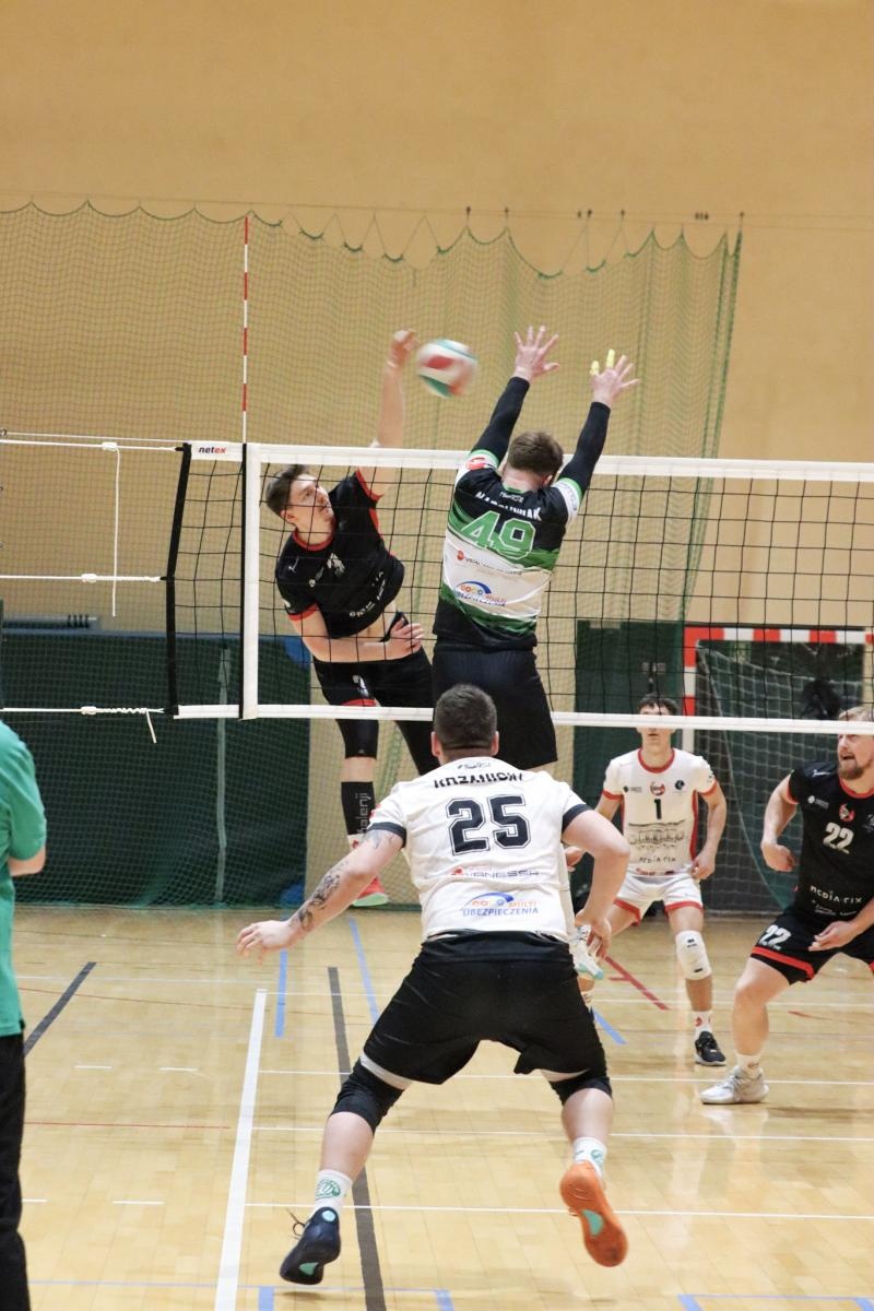 Zdjęcie w galerii na portalu naszraciborz.pl: Choć z liderem przegrali, do fazy play-off awansowali [FOTO] wiadomości z regionu