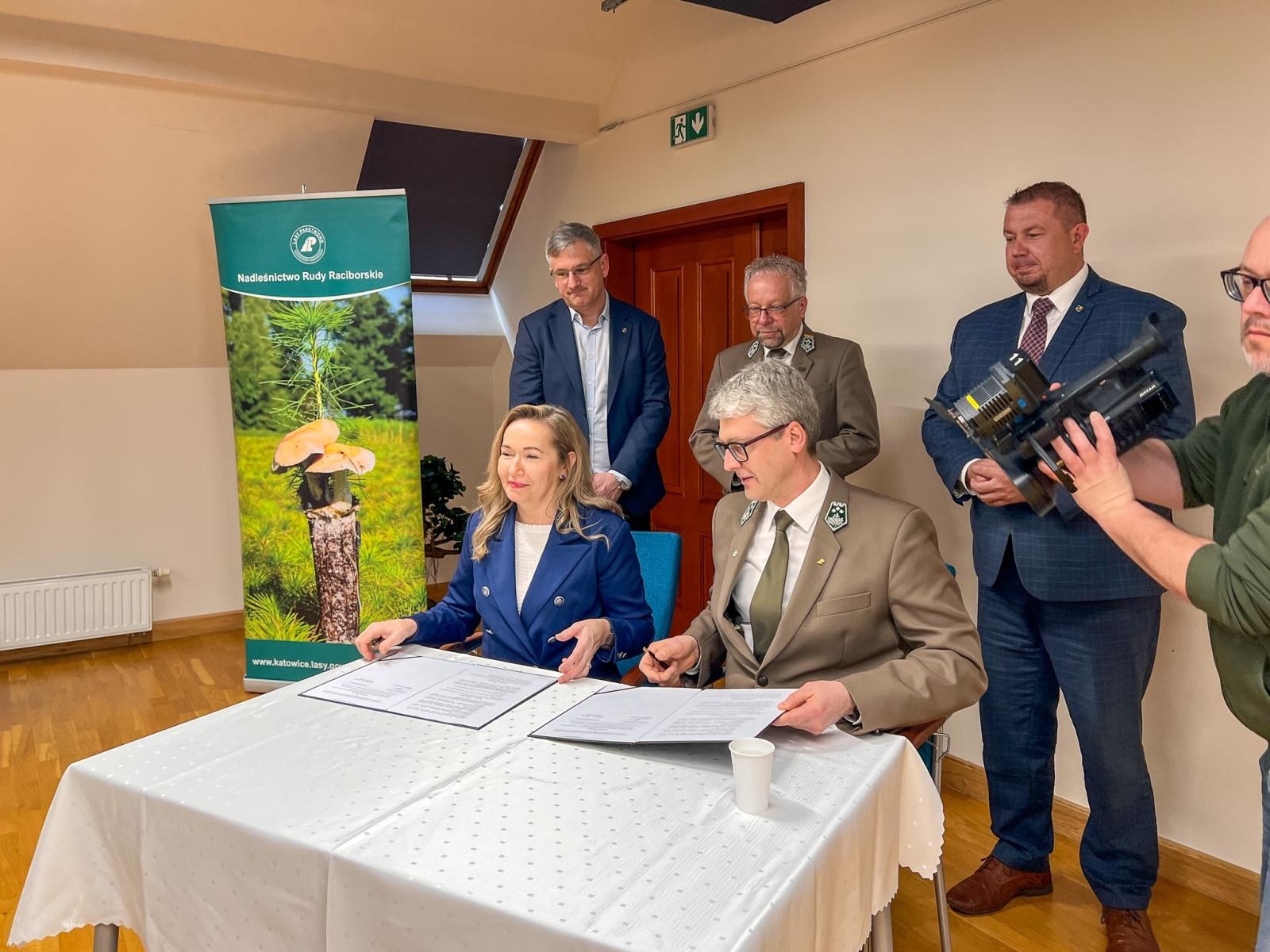 Zdjęcie w galerii na portalu naszraciborz.pl: Zamek Piastowski i Nadleśnictwo Rudy Raciborskie rozpoczynają współpracę wiadomości z regionu