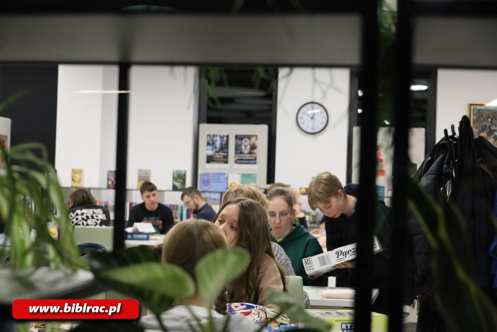 Zdjęcie w galerii na portalu naszraciborz.pl: VI edycja Nocy z Grami bez Prądu - po raz pierwszy na Stacji Młodych! wiadomości z regionu