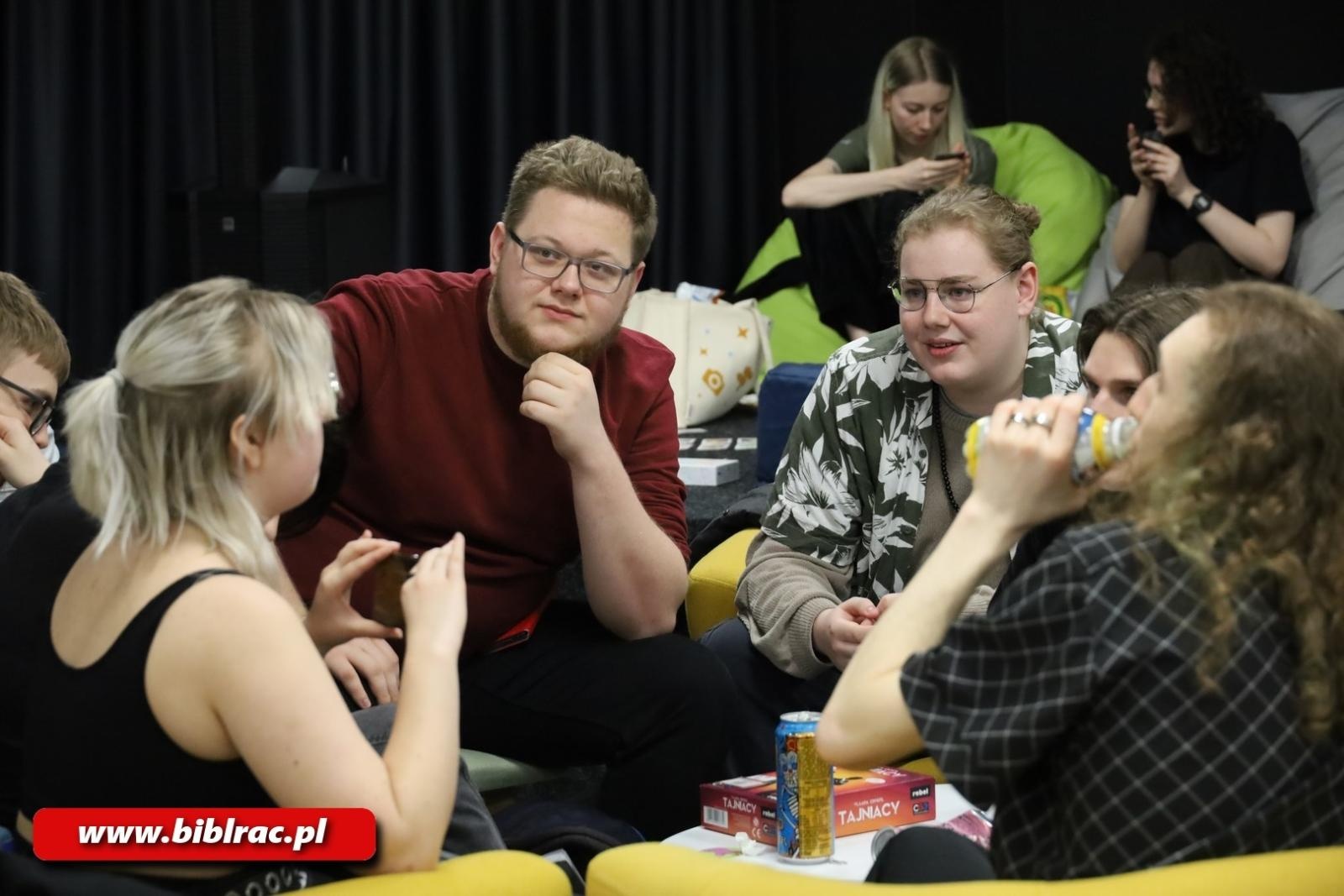 Zdjęcie w galerii na portalu naszraciborz.pl: VI edycja Nocy z Grami bez Prądu - po raz pierwszy na Stacji Młodych! wiadomości z regionu