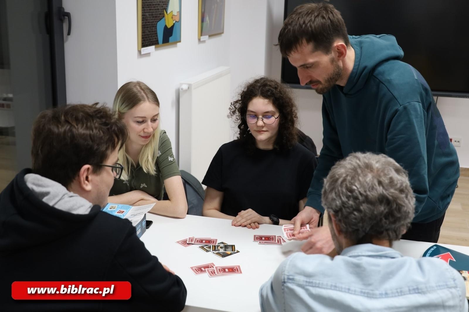 Zdjęcie w galerii na portalu naszraciborz.pl: VI edycja Nocy z Grami bez Prądu - po raz pierwszy na Stacji Młodych! wiadomości z regionu