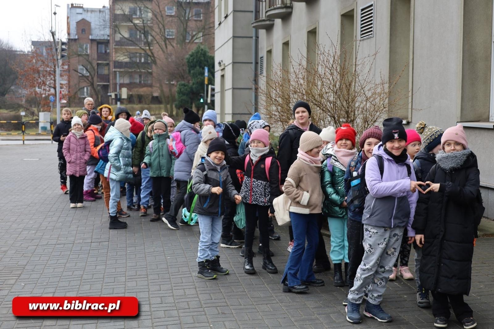 Zdjęcie w galerii na portalu naszraciborz.pl: Królewskie Ferie z Biblioteką: wycieczka do Teatru Miejskiego w Gliwicach wiadomości z regionu