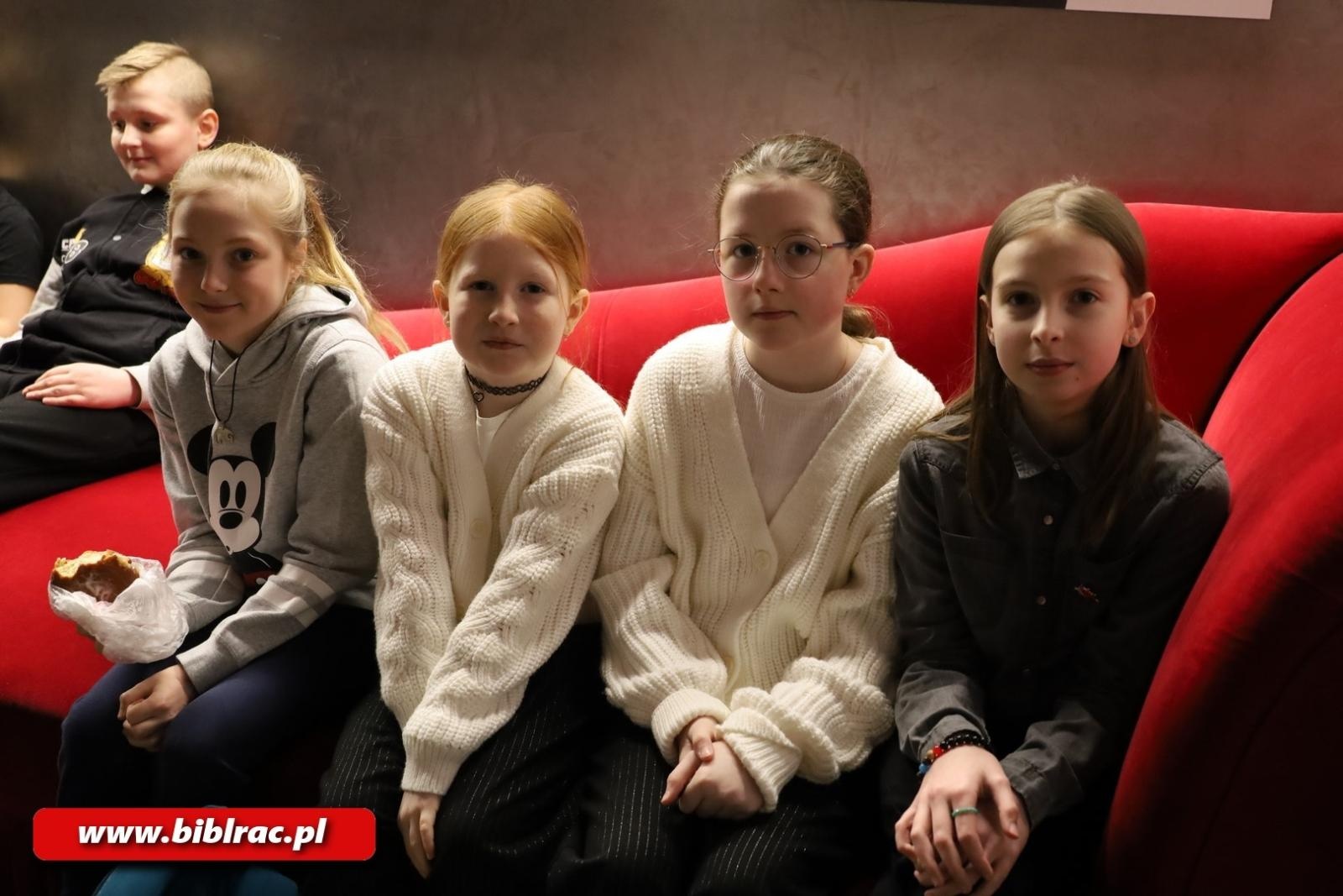 Zdjęcie w galerii na portalu naszraciborz.pl: Królewskie Ferie z Biblioteką: wycieczka do Teatru Miejskiego w Gliwicach wiadomości z regionu