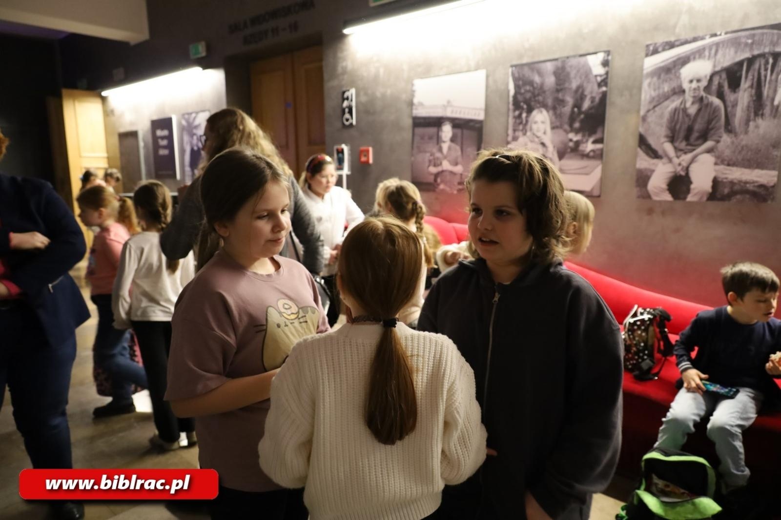 Zdjęcie w galerii na portalu naszraciborz.pl: Królewskie Ferie z Biblioteką: wycieczka do Teatru Miejskiego w Gliwicach wiadomości z regionu