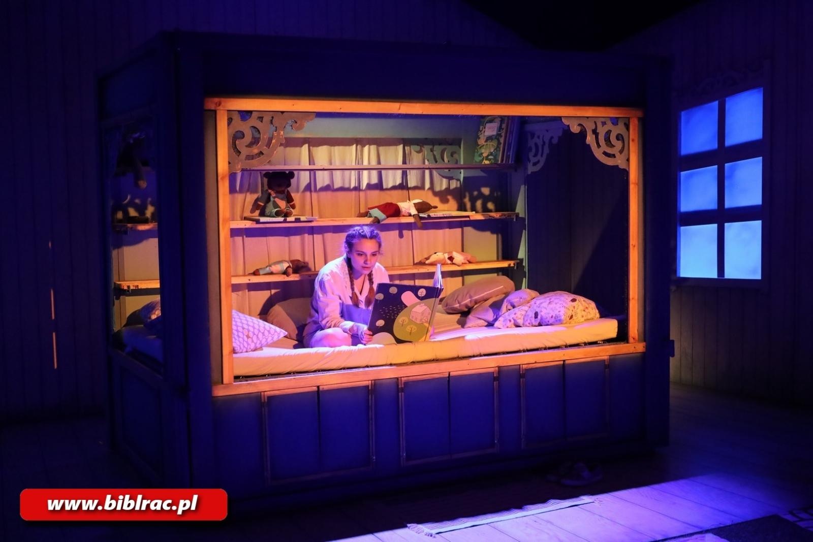 Zdjęcie w galerii na portalu naszraciborz.pl: Królewskie Ferie z Biblioteką: wycieczka do Teatru Miejskiego w Gliwicach wiadomości z regionu