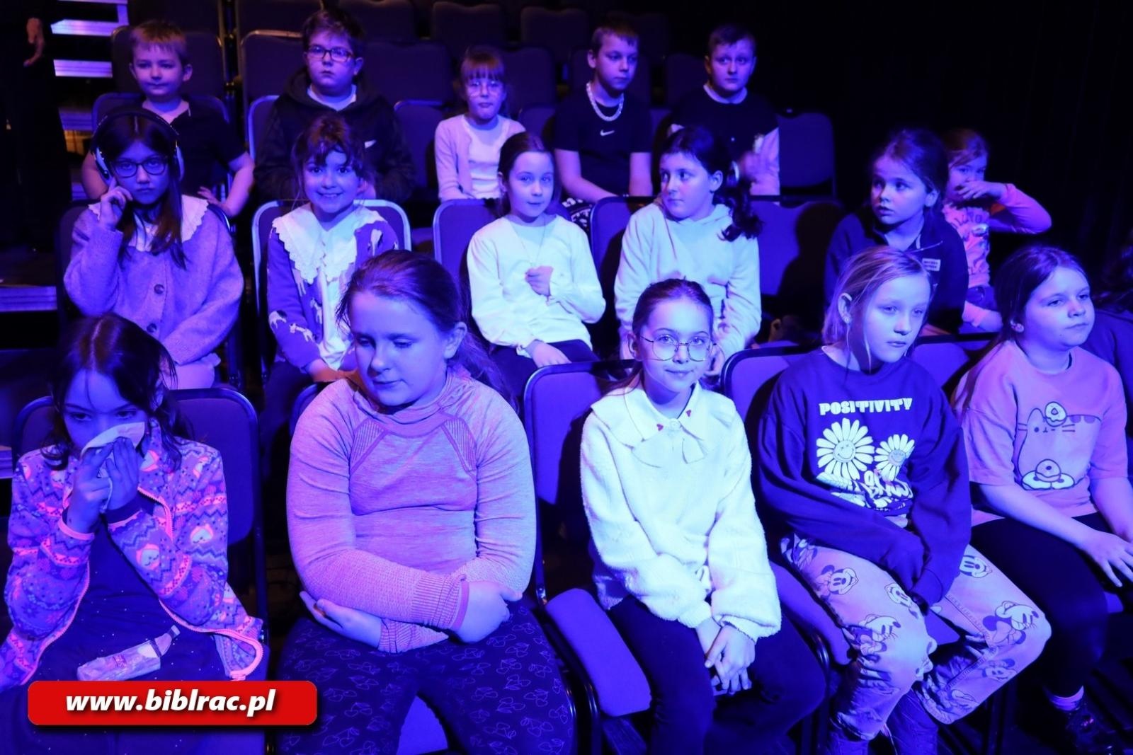 Zdjęcie w galerii na portalu naszraciborz.pl: Królewskie Ferie z Biblioteką: wycieczka do Teatru Miejskiego w Gliwicach wiadomości z regionu