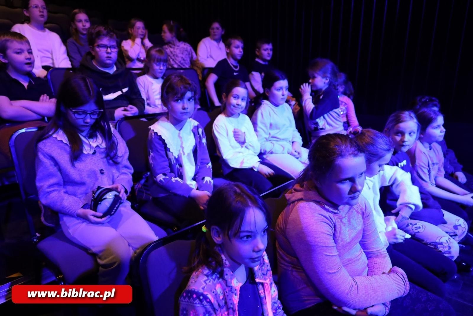 Zdjęcie w galerii na portalu naszraciborz.pl: Królewskie Ferie z Biblioteką: wycieczka do Teatru Miejskiego w Gliwicach wiadomości z regionu