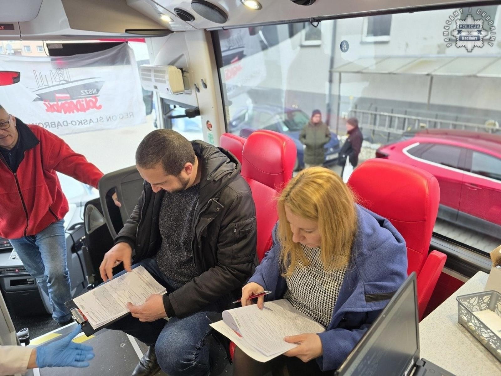 Zdjęcie w galerii na portalu naszraciborz.pl: Policjanci oddali krew – bezcenna pomoc dla potrzebujących wiadomości z regionu