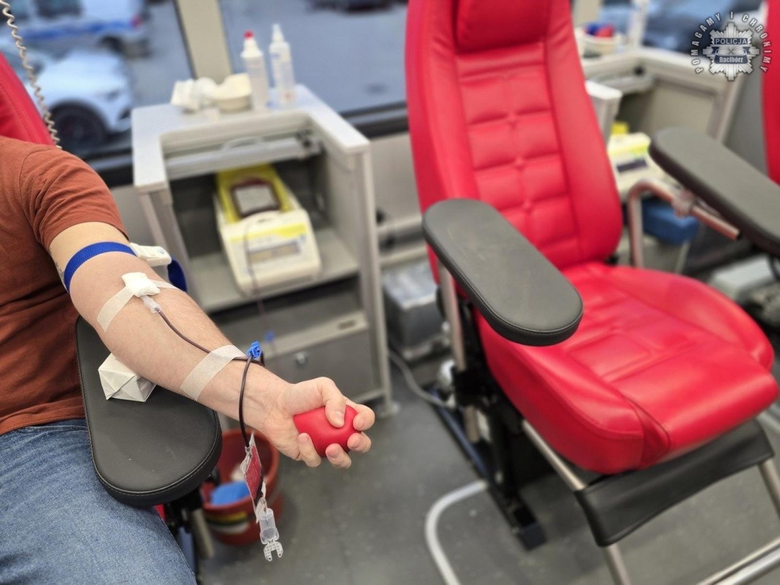 Zdjęcie w galerii na portalu naszraciborz.pl: Policjanci oddali krew – bezcenna pomoc dla potrzebujących wiadomości z regionu