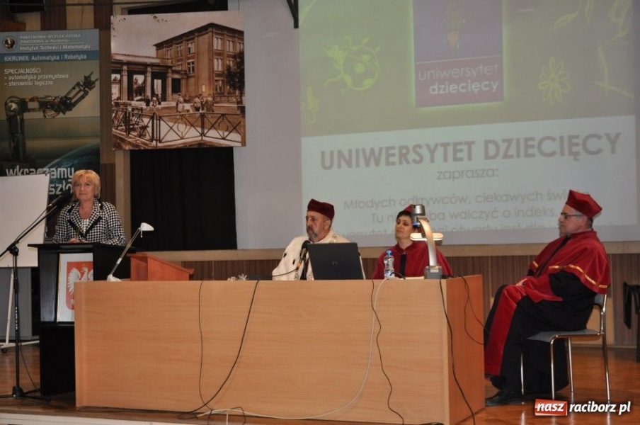 Zdjęcie w galerii na portalu naszraciborz.pl: Najmłodsi zasiedli w studenckich ławach wiadomości z regionu