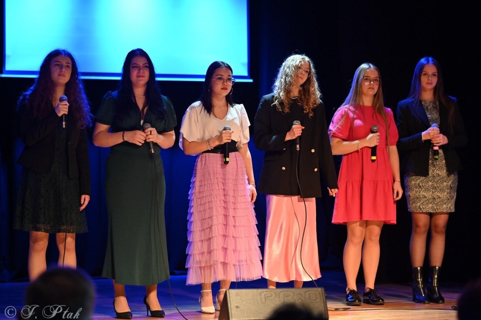 Zdjęcie w galerii na portalu naszraciborz.pl: Bajkowy Koncert zespołu MIRAŻ zachwycił publiczność [FOTO i WIDEO] wiadomości z regionu