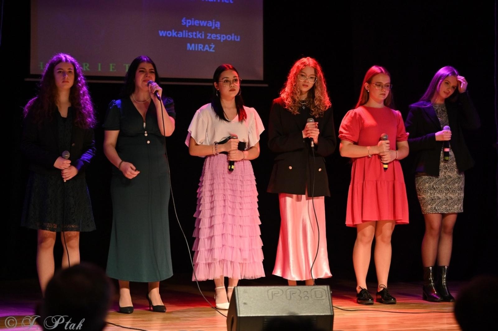 Zdjęcie w galerii na portalu naszraciborz.pl: Bajkowy Koncert zespołu MIRAŻ zachwycił publiczność [FOTO i WIDEO] wiadomości z regionu