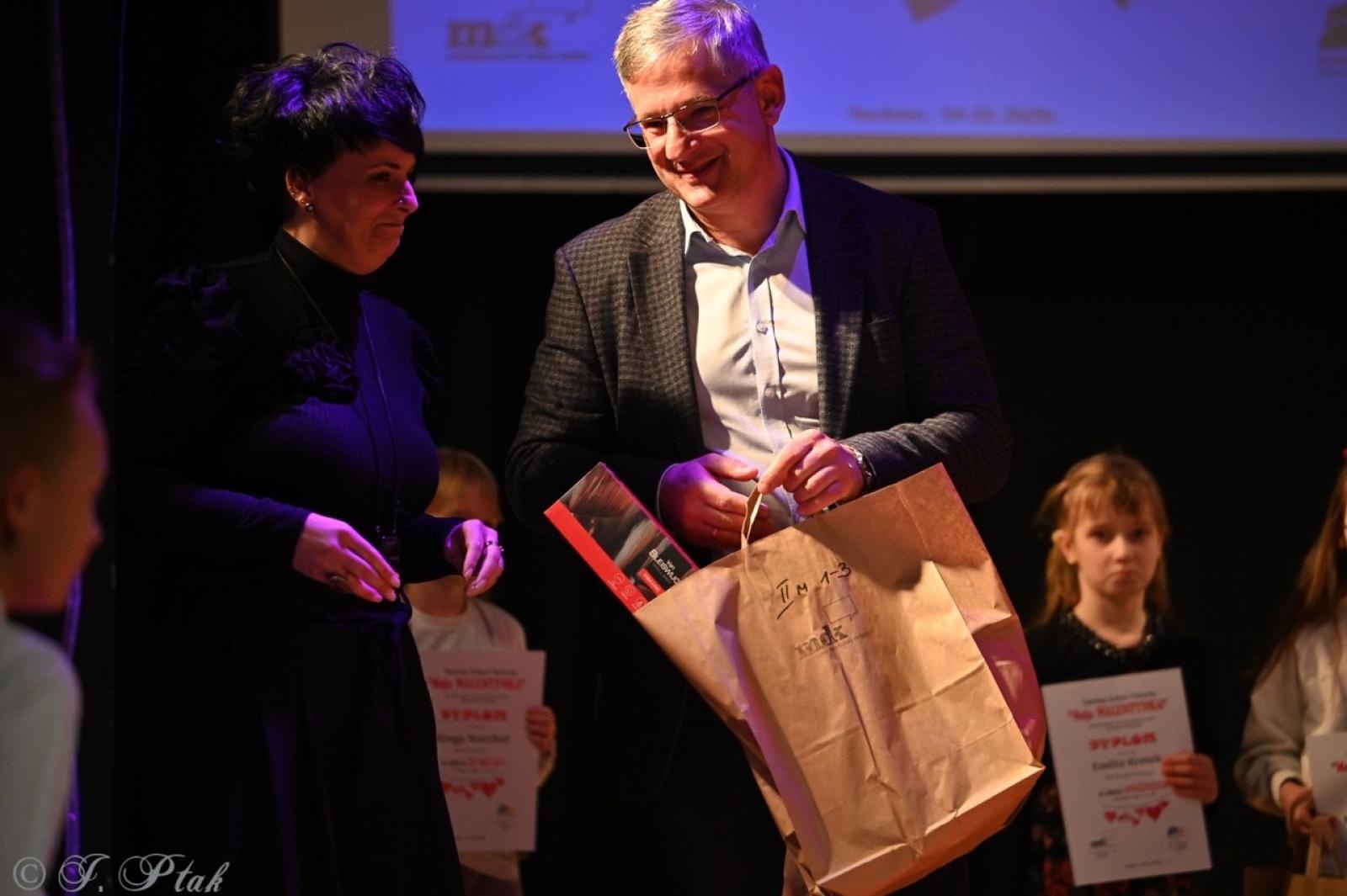 Zdjęcie w galerii na portalu naszraciborz.pl: Bajkowy Koncert zespołu MIRAŻ zachwycił publiczność [FOTO i WIDEO] wiadomości z regionu