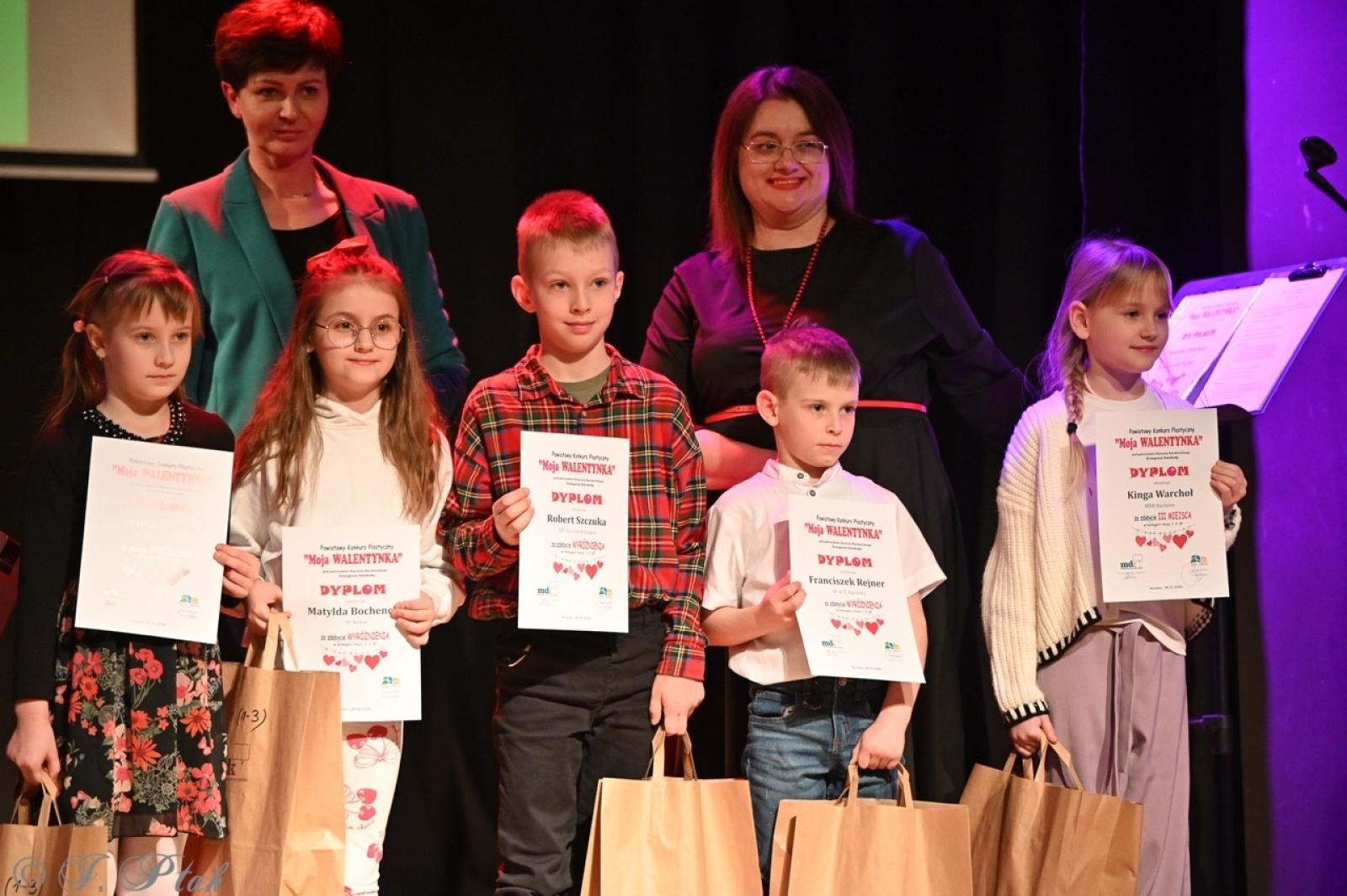 Zdjęcie w galerii na portalu naszraciborz.pl: Bajkowy Koncert zespołu MIRAŻ zachwycił publiczność [FOTO i WIDEO] wiadomości z regionu