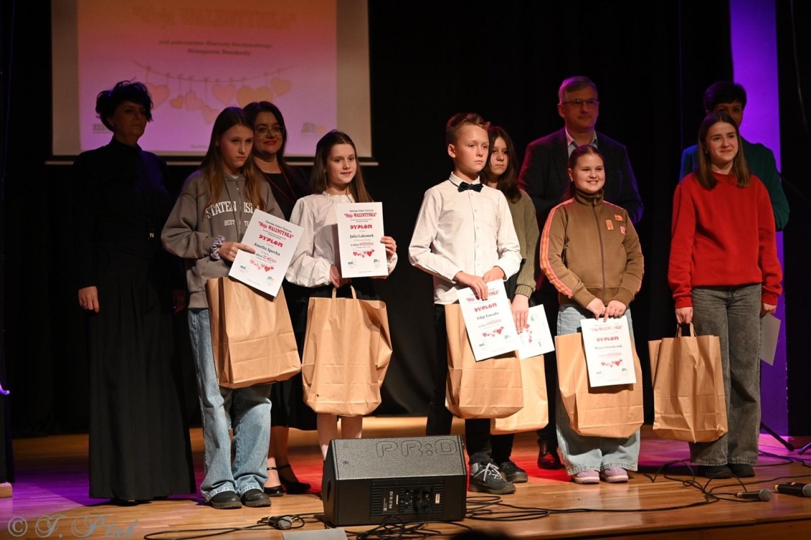 Zdjęcie w galerii na portalu naszraciborz.pl: Bajkowy Koncert zespołu MIRAŻ zachwycił publiczność [FOTO i WIDEO] wiadomości z regionu