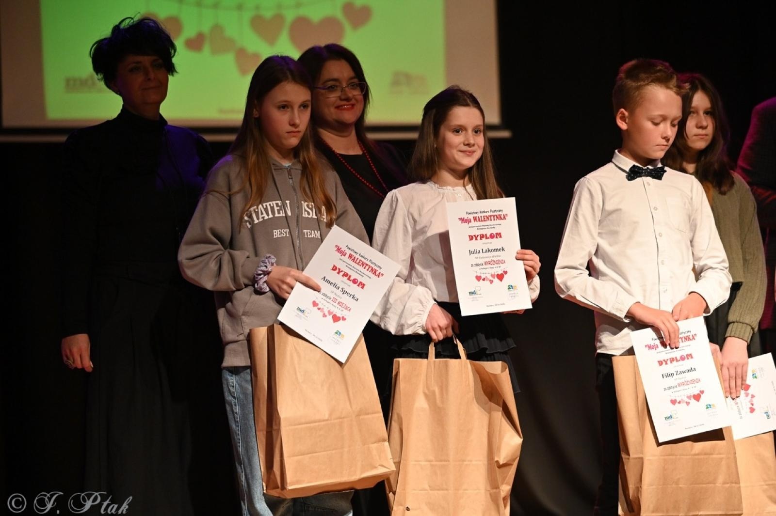 Zdjęcie w galerii na portalu naszraciborz.pl: Bajkowy Koncert zespołu MIRAŻ zachwycił publiczność [FOTO i WIDEO] wiadomości z regionu