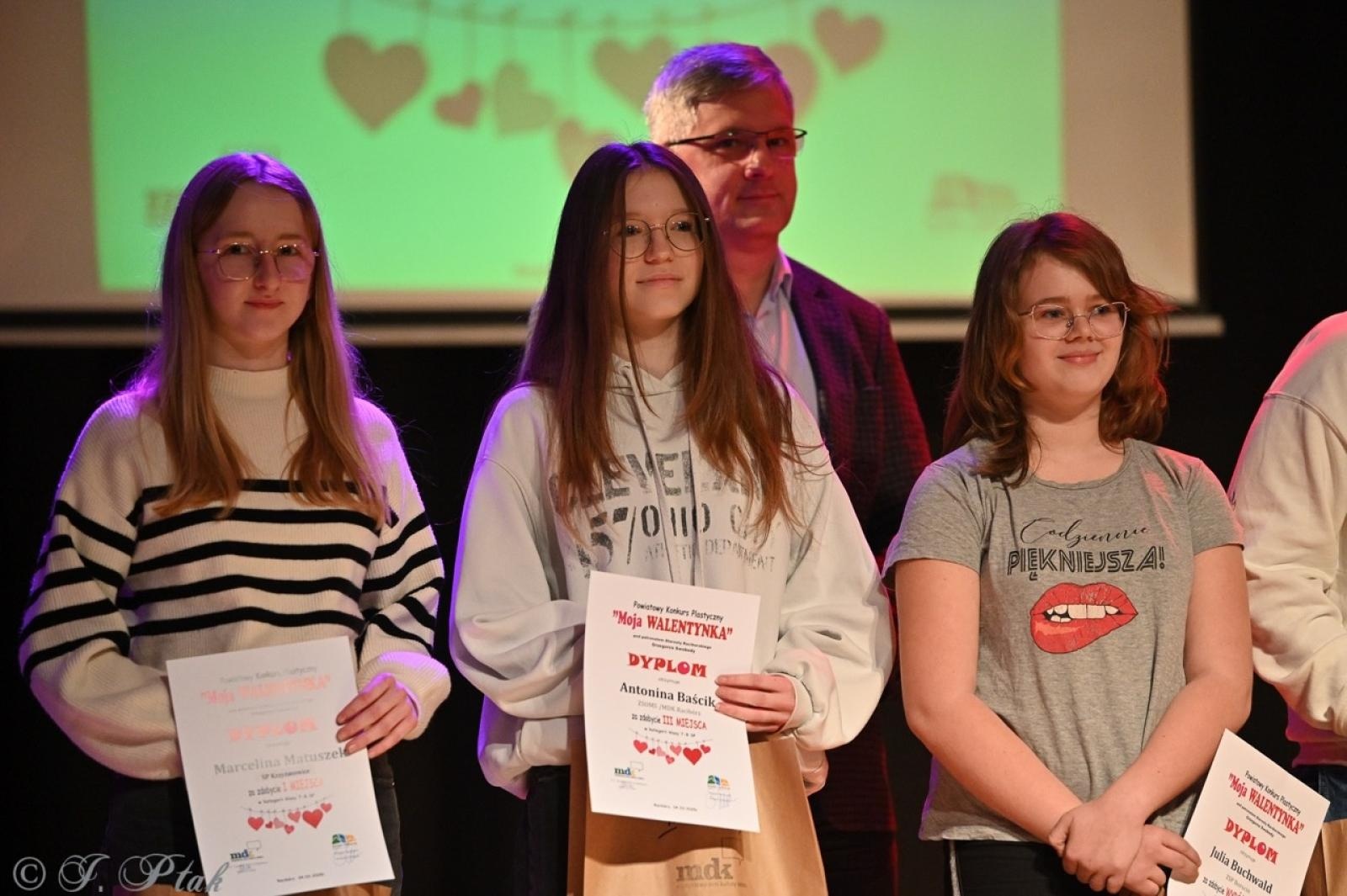 Zdjęcie w galerii na portalu naszraciborz.pl: Bajkowy Koncert zespołu MIRAŻ zachwycił publiczność [FOTO i WIDEO] wiadomości z regionu