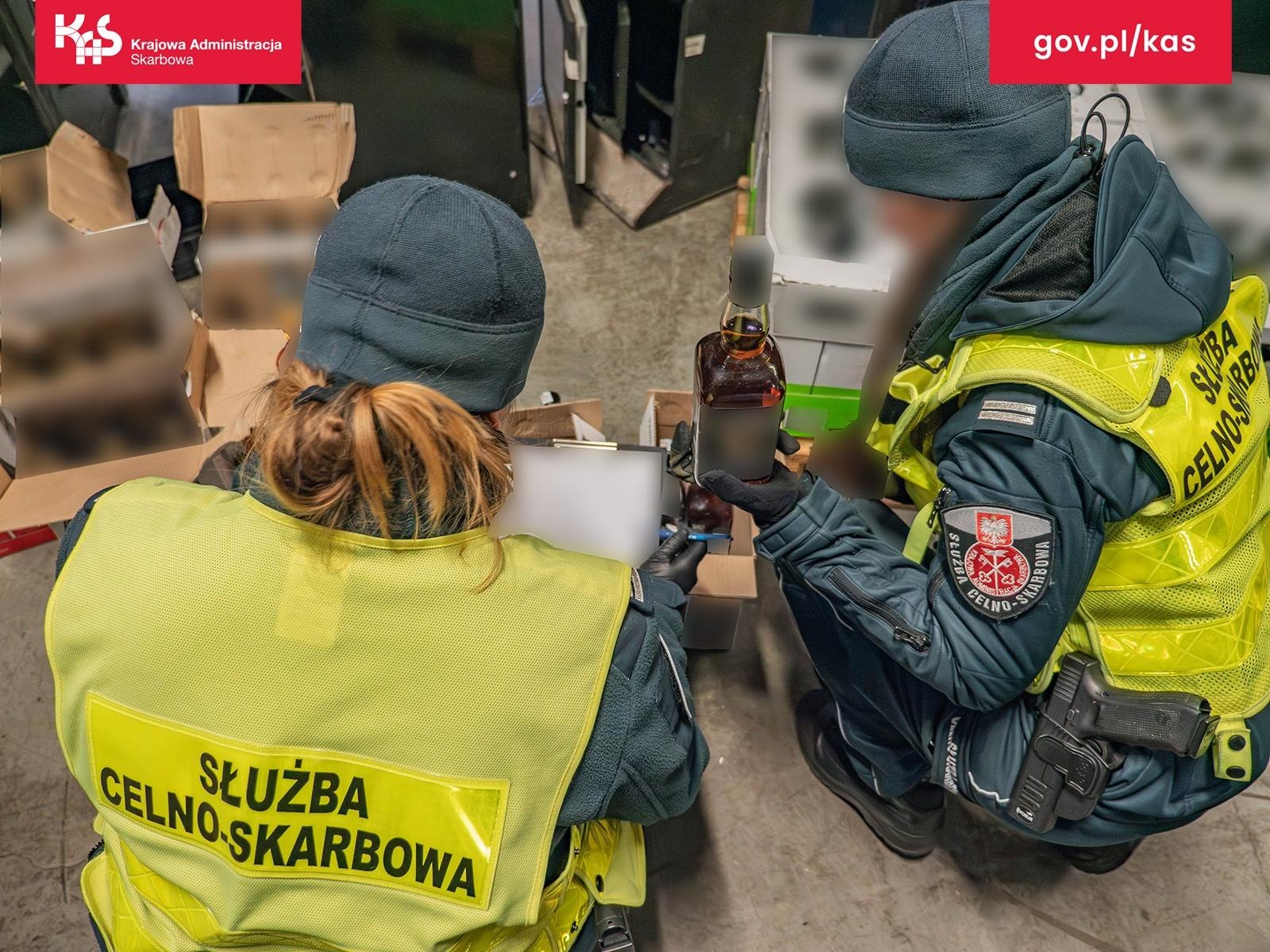 Zdjęcie w galerii na portalu naszraciborz.pl: Śląska KAS zatrzymała ponad 350 litrów alkoholu w estońskiej ciężarówce wiadomości z regionu