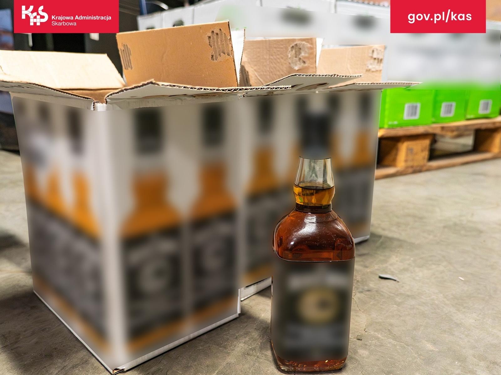 Zdjęcie w galerii na portalu naszraciborz.pl: Śląska KAS zatrzymała ponad 350 litrów alkoholu w estońskiej ciężarówce wiadomości z regionu