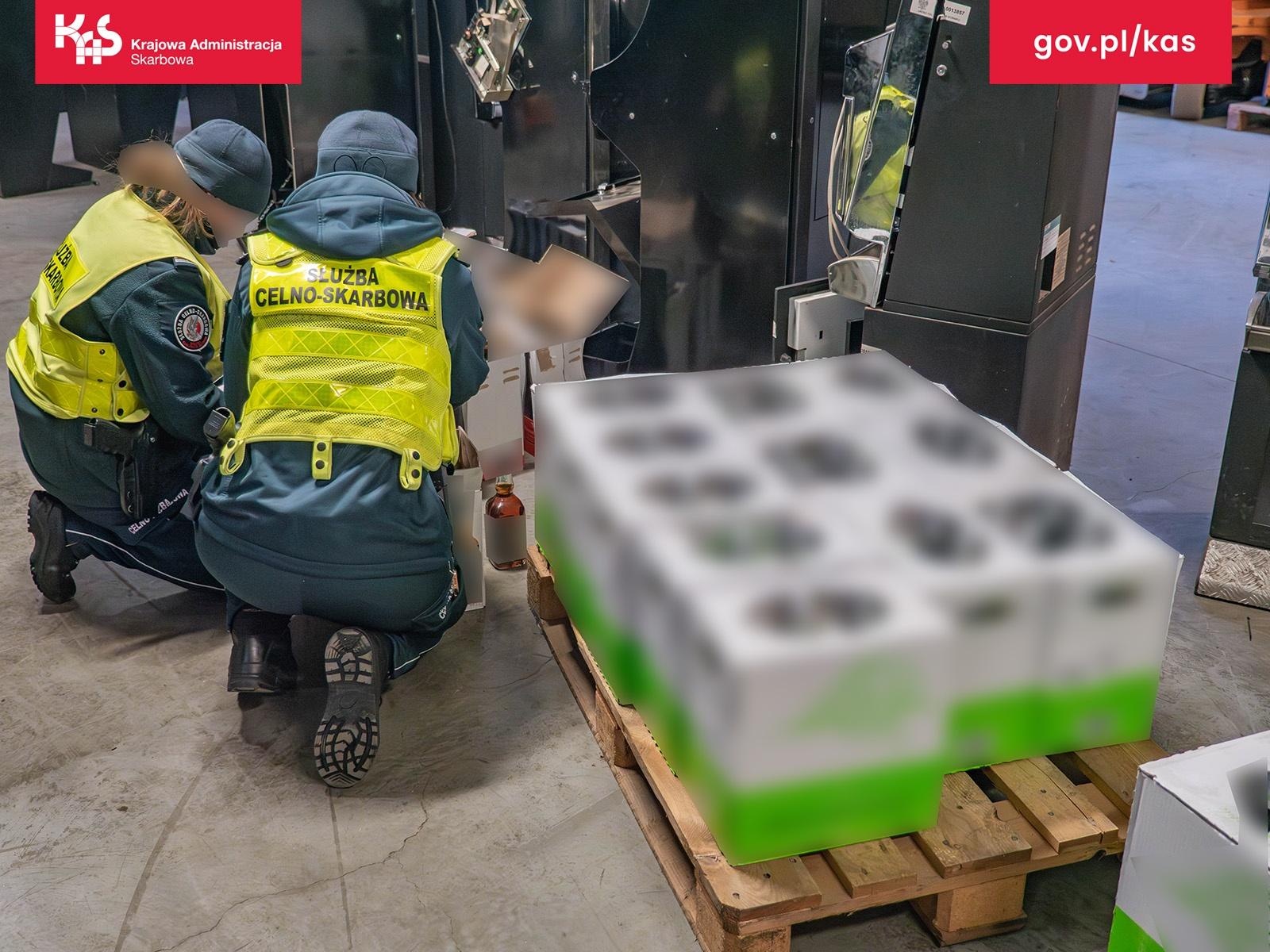 Zdjęcie w galerii na portalu naszraciborz.pl: Śląska KAS zatrzymała ponad 350 litrów alkoholu w estońskiej ciężarówce wiadomości z regionu