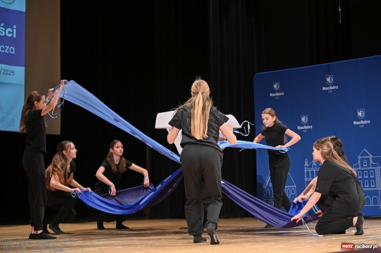 Zdjęcie w galerii na portalu naszraciborz.pl: Racibórz. Uroczyste rozdanie stypendiów za wyniki w nauce [FOTO i WIDEO] wiadomości z regionu