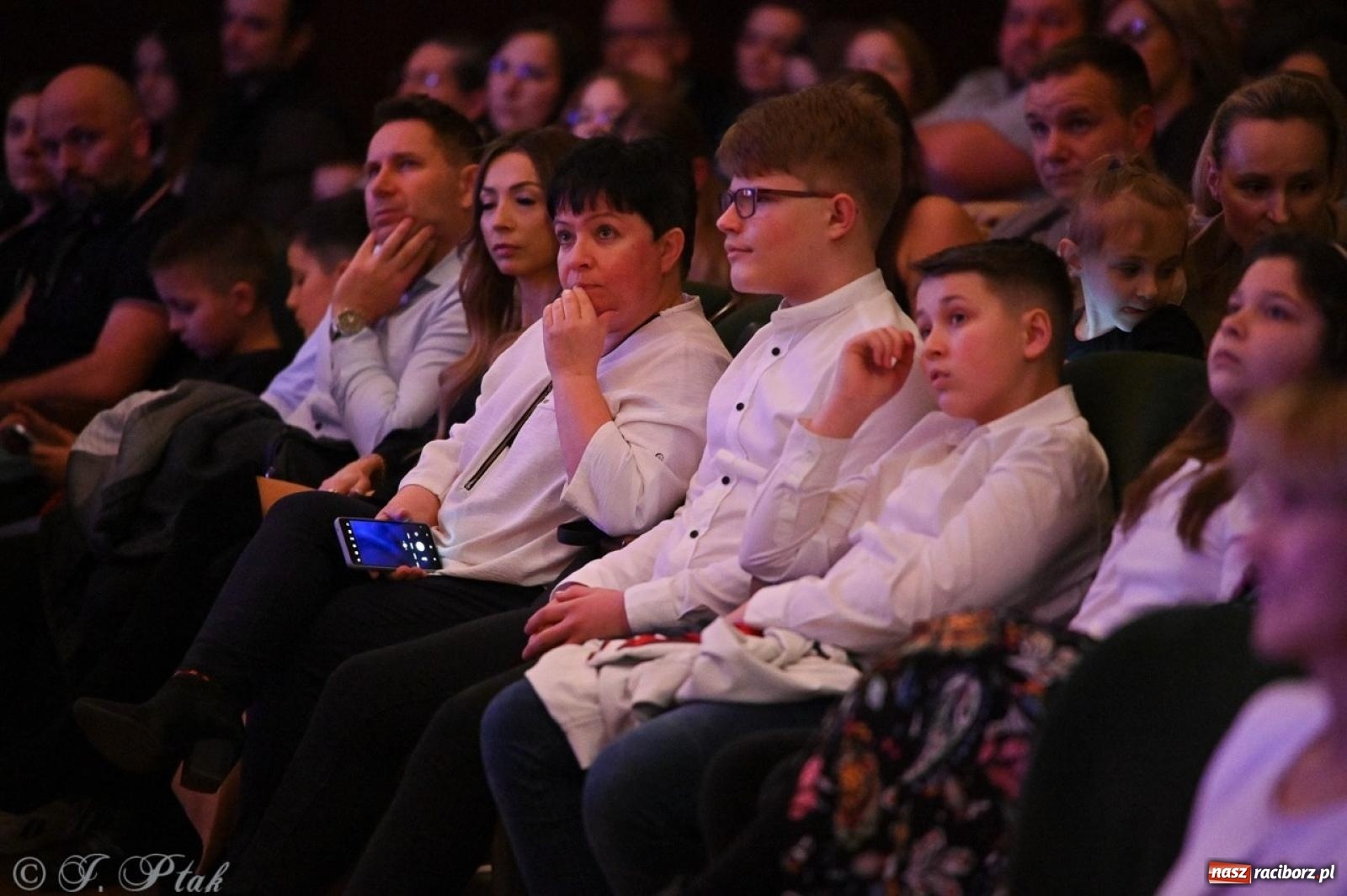 Zdjęcie w galerii na portalu naszraciborz.pl: Racibórz. Uroczyste rozdanie stypendiów za wyniki w nauce [FOTO i WIDEO] wiadomości z regionu