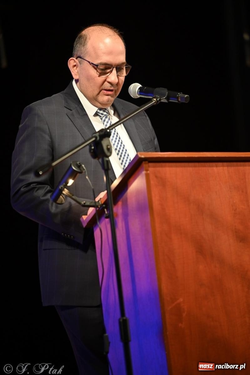 Zdjęcie w galerii na portalu naszraciborz.pl: Racibórz. Uroczyste rozdanie stypendiów za wyniki w nauce [FOTO i WIDEO] wiadomości z regionu